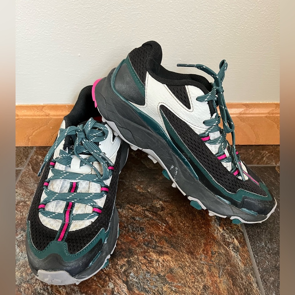 Women’s The North Face Vectiv Taravae hiking trail walking shoe . Size 6
